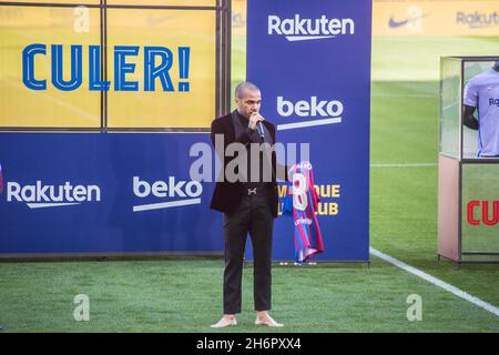 Barcellona, Catalogna, Spagna. 17 novembre 2021. Daniel Alves è visto nella sua presentazione al FC Barcelona.Presentazione del giocatore Dani Alves al suo ritorno al FC Barcelona (Credit Image: © Thiago Prudencio/DAX via ZUMA Press Wire) Foto Stock