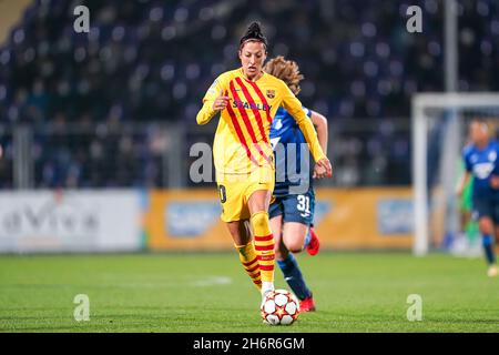 Hoffenheim, Germania. 17 novembre 2021. Hoffenheim, Germania, 17 novembre 2021: Jenni Hermoso (10 Barcellona) prosegue nel corso della partita di football della UEFA Womens Champions League Group tra il TSG 1899 Hoffenheim e il FC Barcelona al Dietmar-Hopp-Stadion di Hoffenheim, Germania. Daniela Porcelli /SPP Credit: SPP Sport Press Photo. /Alamy Live News Foto Stock