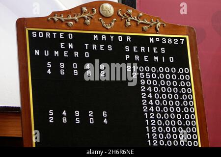 La Lotteria Nazionale ha dedicato il suo maggior tiraggio n° 3827 alla carriera di Saúl “Canelo” Álvarez, un pugile professionista messicano che ha vinto campione del mondo Foto Stock