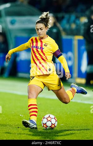 Sinsheim, Germania. 17 novembre 2021. Calcio, Donne: Champions League, TSG 1899 Hoffenheim - FC Barcellona, stadio di gruppo, gruppo C, partita 4, Dietmar Hopp Stadium. Alexia di Barcellona gioca la palla. Credit: Uwe Anspach/dpa/Alamy Live News Foto Stock