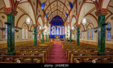 Interno della storica Chiesa cattolica del Santo Nome di Maria in East Portage Street a Sault Ste. Marie, Michigan Foto Stock