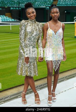 Saniyya Sidney (a sinistra) e Demi Singleton posano durante una fotocall per King Richard all'All England Lawn Tennis Club (AELTC) a Wimbledon, a sud-ovest di Londra. Data foto: Mercoledì 17 novembre 2021. Foto Stock