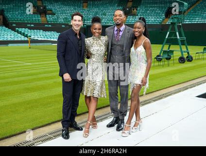 Jon Bernthal (a sinistra), Saniyya Sidney, Will Smith e Demi Singleton (a destra) durante una fotocall per King Richard all'All England Lawn Tennis Club (AELTC) a Wimbledon, a sud-ovest di Londra. Data foto: Mercoledì 17 novembre 2021. Foto Stock