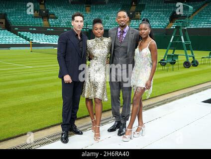 Jon Bernthal (a sinistra), Saniyya Sidney, Will Smith e Demi Singleton (a destra) durante una fotocall per King Richard all'All England Lawn Tennis Club (AELTC) a Wimbledon, a sud-ovest di Londra. Data foto: Mercoledì 17 novembre 2021. Foto Stock