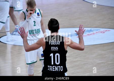 Trento, Italia, 17 novembre 2021, Toto Forray (Dolomiti energia Trento) durante il Campionato europeo di pallacanestro Dolomiti energia Trentino vs Slask Wroclaw Foto Stock