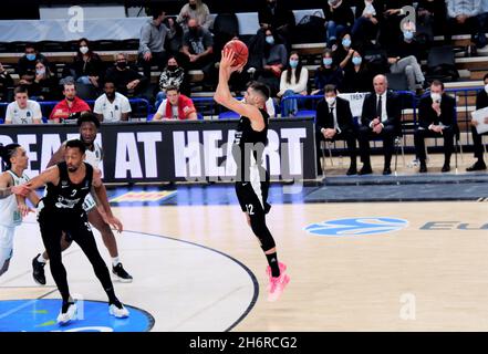 Trento, Italia. 17 novembre 2021. Diego Flaccadori (Dolomiti energia Trento) durante il Campionato europeo di basket Dolomiti energia Trentino vs Slask Wroclaw a Trento, novembre 17 2021 Credit: Agenzia fotografica indipendente/Alamy Live News Foto Stock