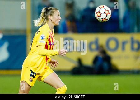 Sinsheim, Germania. 17 novembre 2021. Calcio, Donne: Champions League, TSG 1899 Hoffenheim - FC Barcellona, stadio di gruppo, gruppo C, partita 4, Dietmar Hopp Stadium. Ana-Maria Crnogorcevic di Barcellona gioca la palla. Credit: Uwe Anspach/dpa/Alamy Live News Foto Stock