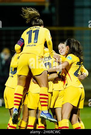 Sinsheim, Germania. 17 novembre 2021. Calcio, Donne: Champions League, TSG 1899 Hoffenheim - FC Barcellona, stadio di gruppo, gruppo C, partita 4, Dietmar Hopp Stadium. La squadra di Barcellona celebra l'obiettivo di rendere 0:2. Credit: Uwe Anspach/dpa/Alamy Live News Foto Stock