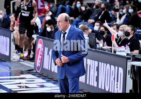 Trento, Italia. 17 novembre 2021. Allenatore Slask Wroclaw durante Dolomite energia Trentino vs Slask Wroclaw, Basketball Eurocup Championship a Trento, Italia, Novembre 17 2021 Credit: Agenzia fotografica indipendente/Alamy Live News Foto Stock