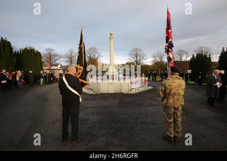 Cumnock , Ayrshire, Scozia, Regno Unito la sfilata annuale di commemorazione e servizio il primo dopo la cancellazione del servizio dovuto a Covid19. 14 novembre 2021 Foto Stock