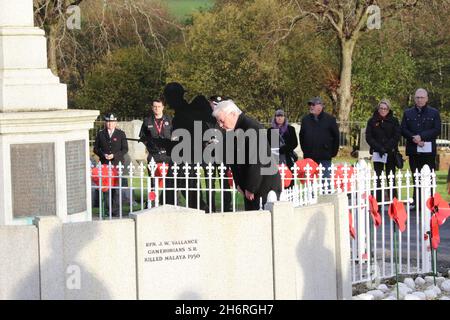 Cumnock , Ayrshire, Scozia, Regno Unito la sfilata annuale di commemorazione e servizio il primo dopo la cancellazione del servizio dovuto a Covid19. 14 novembre 2021 Foto Stock