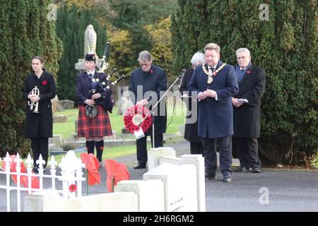 Cumnock , Ayrshire, Scozia, Regno Unito la sfilata annuale di commemorazione e servizio il primo dopo la cancellazione del servizio dovuto a Covid19. 14 novembre 2021 Foto Stock