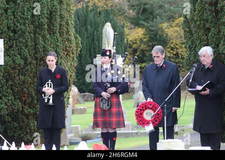 Cumnock , Ayrshire, Scozia, Regno Unito la sfilata annuale di commemorazione e servizio il primo dopo la cancellazione del servizio dovuto a Covid19. 14 novembre 2021 Foto Stock