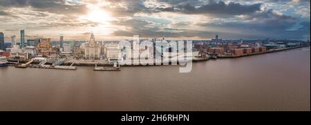 Splendida vista panoramica aerea dello skyline di Liverpool Foto Stock