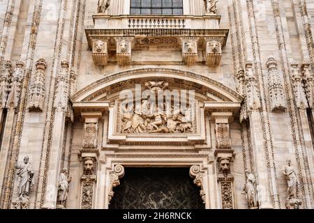 Portale principale del Duomo. Milano, Italia Foto Stock