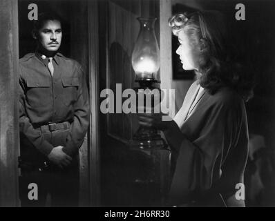 John Hodiak, gene Tierney, sul set del film, 'A Bell for Adano', 20th Century-Fox, 1945 Foto Stock