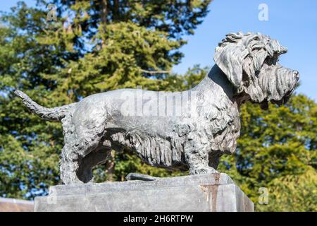 Vecchia statua di Ginger Dandie Dinmont presso la Haining Selkirk Foto Stock