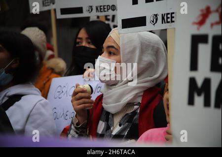 Atene, Attika, Grecia. 17 novembre 2021. Protesta ad Atene per il 43° anniversario dell'insurredire della Scuola Politecnica. (Credit Image: © George Panagakis/Pacific Press via ZUMA Press Wire) Foto Stock