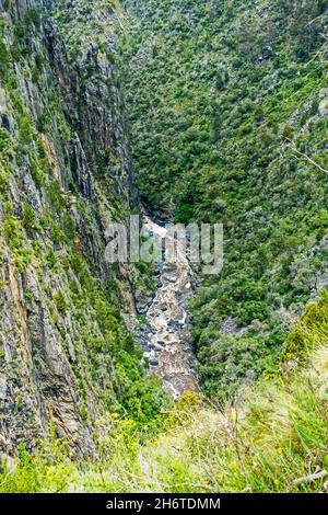 Apsley River Gorge sotto le cascate, Walcha nella regione del Nord Tablelands del nuovo Galles del Sud, Australia. Foto Stock
