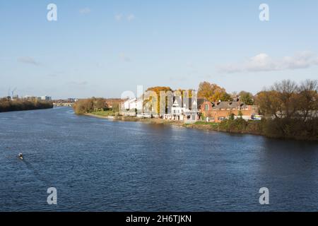 Il Quintin Boat Club e Chiswick Quay Marina sulle rive del Tamigi a sud-ovest di Londra, Inghilterra, Regno Unito Foto Stock