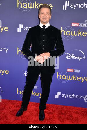 Los Angeles, Stati Uniti. 18 Nov 2021. Jeremy Renner 029 partecipa al Los Angeles Premiere of 'Hawkeye' di Marvel Studios al Teatro El Capitan il 17 novembre 2021 a Los Angeles, California. Credit: Tsuni/USA/Alamy Live News Foto Stock