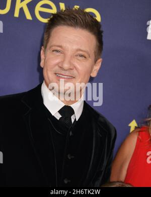 Los Angeles, Stati Uniti. 18 Nov 2021. Jeremy Renner 027 partecipa al Los Angeles Premiere of 'Hawkeye' di Marvel Studios al Teatro El Capitan il 17 novembre 2021 a Los Angeles, California. Credit: Tsuni/USA/Alamy Live News Foto Stock