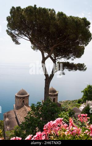 Vista sul Golfo di Salerno da Villa Rufolo, Ravello, Italia. Foto Stock