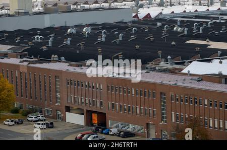 Wolfsburg, Germania. 11 Nov 2021. Volkswagen stabilimento Wolfsburg, stabilimento principale di Volkswagen AG, panoramica, vista panoramica, su 11.11.2021 a Wolfsburg/Germania. Â Credit: dpa/Alamy Live News Foto Stock