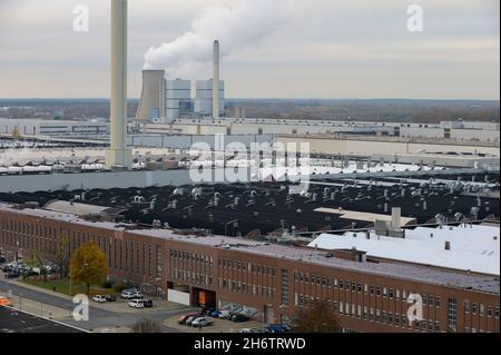 Wolfsburg, Germania. 11 Nov 2021. Volkswagen stabilimento Wolfsburg, stabilimento principale di Volkswagen AG, panoramica, vista panoramica, su 11.11.2021 a Wolfsburg/Germania. Â Credit: dpa/Alamy Live News Foto Stock