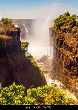 Cascate Victoria sul fiume Zambesi in stagione secca Foto Stock