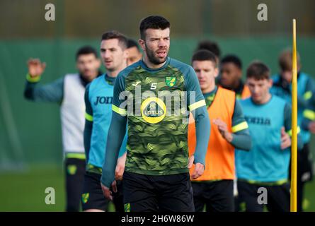 Norwich City's Grant Hanley durante una sessione di allenamento al Lotus Training Center di Norwich. Data immagine: Giovedì 18 novembre 2021. Foto Stock