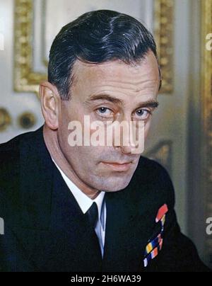 LOUIS MOUNTBATTEN, primo conte Mountbatten di Birmania (1900-1979) ufficiale e statista della Marina reale nel 1943 Foto Stock