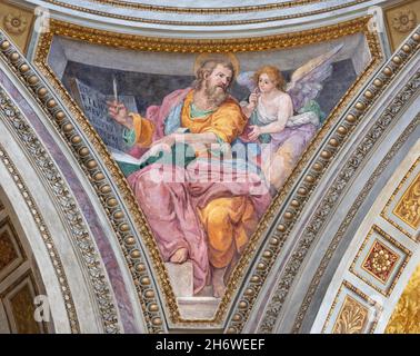 ROMA, ITALIA - 28 AGOSTO 2021: Affresco di San Matteo Evangelista nella chiesa Chiesa della Santissima Trinita dei Pellegrini Foto Stock