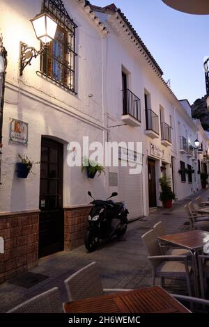 Via San Sebastian, Mijas Pueblo, provincia di Malaga, Andalusia, Spagna Foto Stock