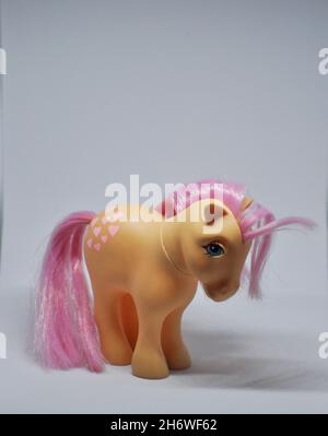 Peachy vintage My Little Pony figurine (modello 1982) di Hasbro Foto Stock