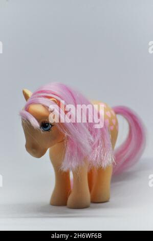 Peachy vintage My Little Pony figurine (modello 1982) di Hasbro Foto Stock