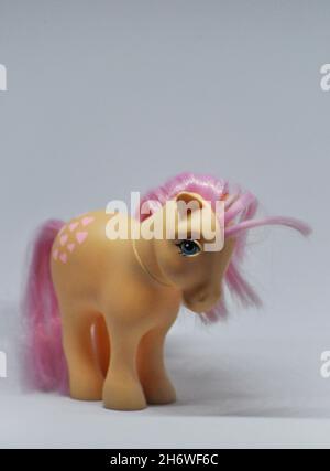 Peachy vintage My Little Pony figurine (modello 1982) di Hasbro Foto Stock