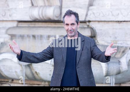 Roma, Italia. 18 Nov 2021. Paolo Calabresi partecipa a Roma alla fotocall del film italiano 'una Famiglia Mostruosa' (Photo by Matteo Nardone/Pacific Press) Credit: Pacific Press Media Production Corp./Alamy Live News Foto Stock