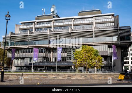 Victoria Westminster London Inghilterra UK, 7 novembre 2021, Queen Elizabeth Conference Centre City of Westminster Central London con NHS Thank You Flags Foto Stock