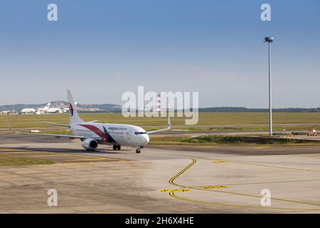 Aereo della Malaysia Airlines sulla pista, Kuala Lumpur, Malesia Foto Stock