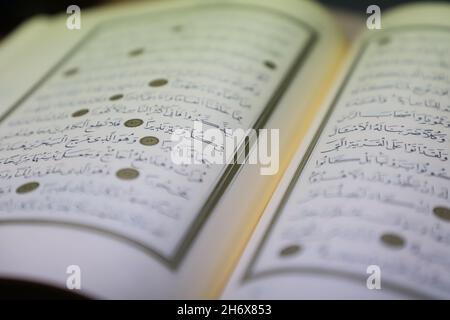 aprire le pagine quran. Foto Stock