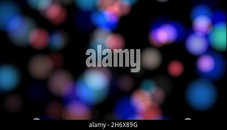 Animazione ciclica di punti di flusso sfocati di luce su sfondo nero, viola viola blu bianco bokeh sfondo, astratto CGI immagini di alta sfocatura Foto Stock
