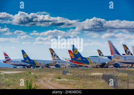 Caude, Teruel, Spagna. 13 luglio 2021 - Teruel Aerodrome, il più grande centro di manutenzione, stoccaggio e riciclaggio di aeromobili a lungo termine in Europa Foto Stock