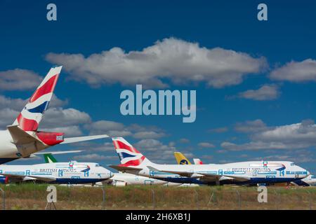 Caude, Teruel, Spagna. 13 luglio 2021 - Teruel Aerodrome il più grande centro di manutenzione, stoccaggio e riciclaggio degli aerei d'Europa. Vie aeree britanniche Foto Stock