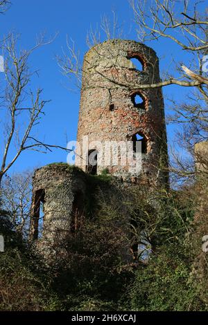 Le rovine di Ratton Monument vicino Chichester nel Sussex occidentale, Inghilterra Foto Stock