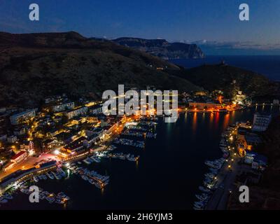 Notte Balaklava skyline, vista aerea della baia Balaklava. Foto Stock