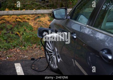 Veicolo elettrico punto di carica. Foto Stock