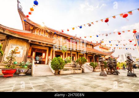 Pagoda di Vinh Nghiem in un giorno di sole a ho Chi Minh City, Vietnam Foto Stock