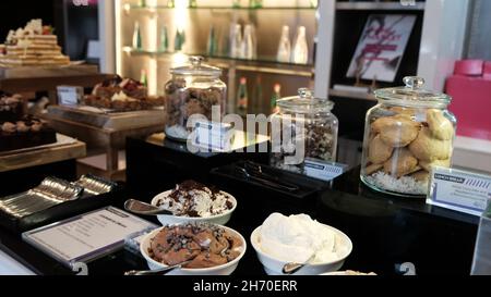 W Bangkok Hotel The Kitchen Table Sathorn Area Bangkok Thailandia Foto Stock