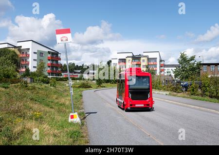 Piccolo autobus su strada Foto Stock